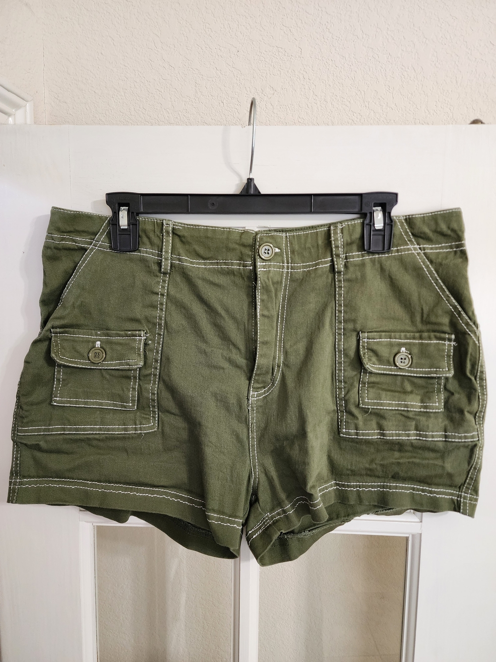 Harper & Ivy Olive Green Cargo Shorts Contrast Stitch Utility Size L
